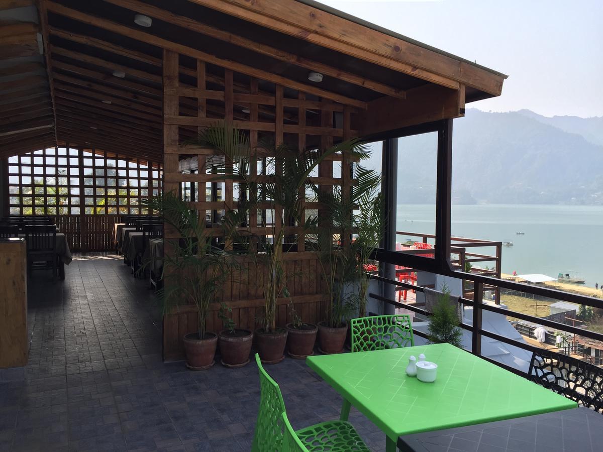 Hotel The Coast Pokhara Exteriör bild