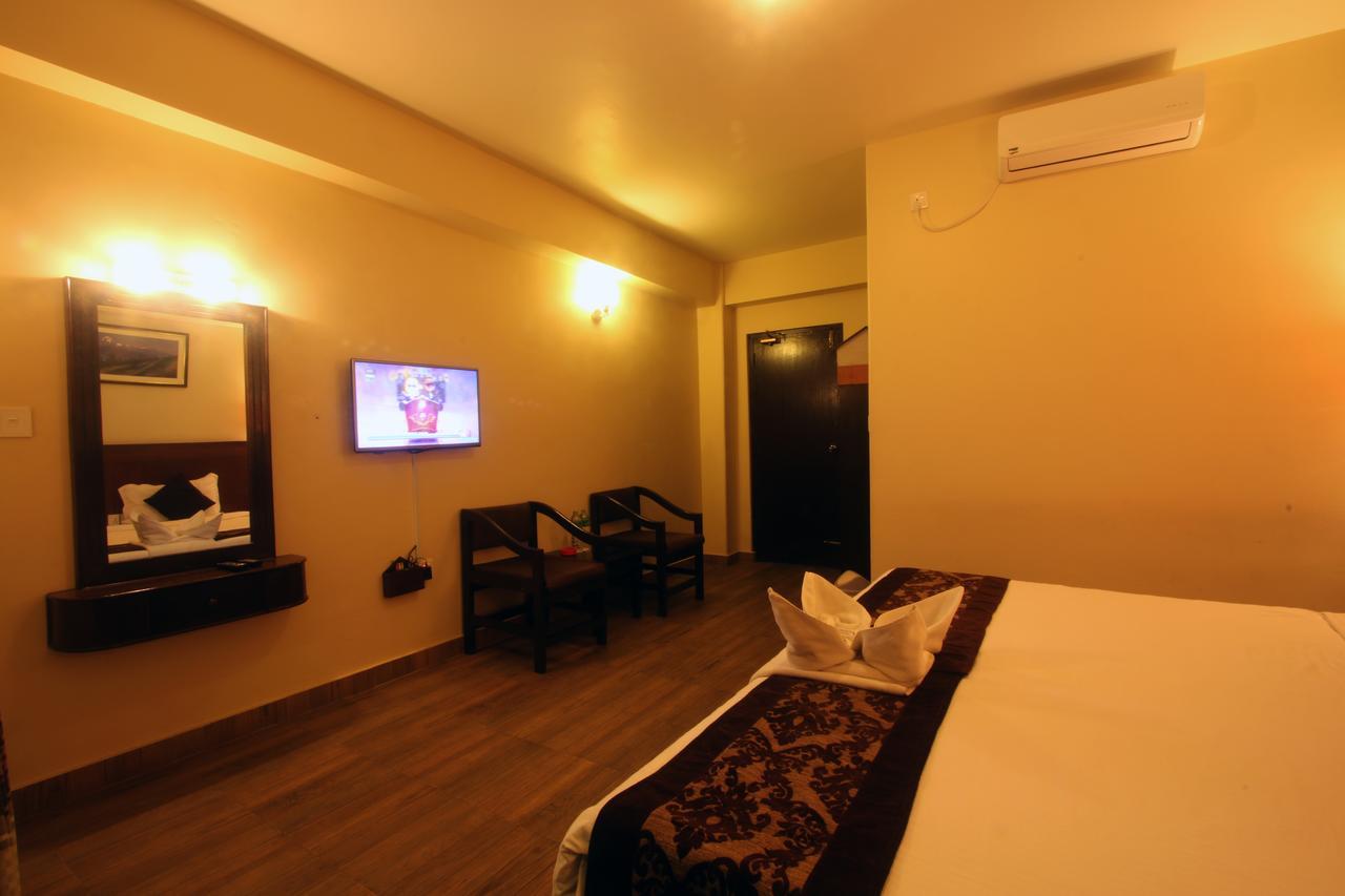 Hotel The Coast Pokhara Exteriör bild