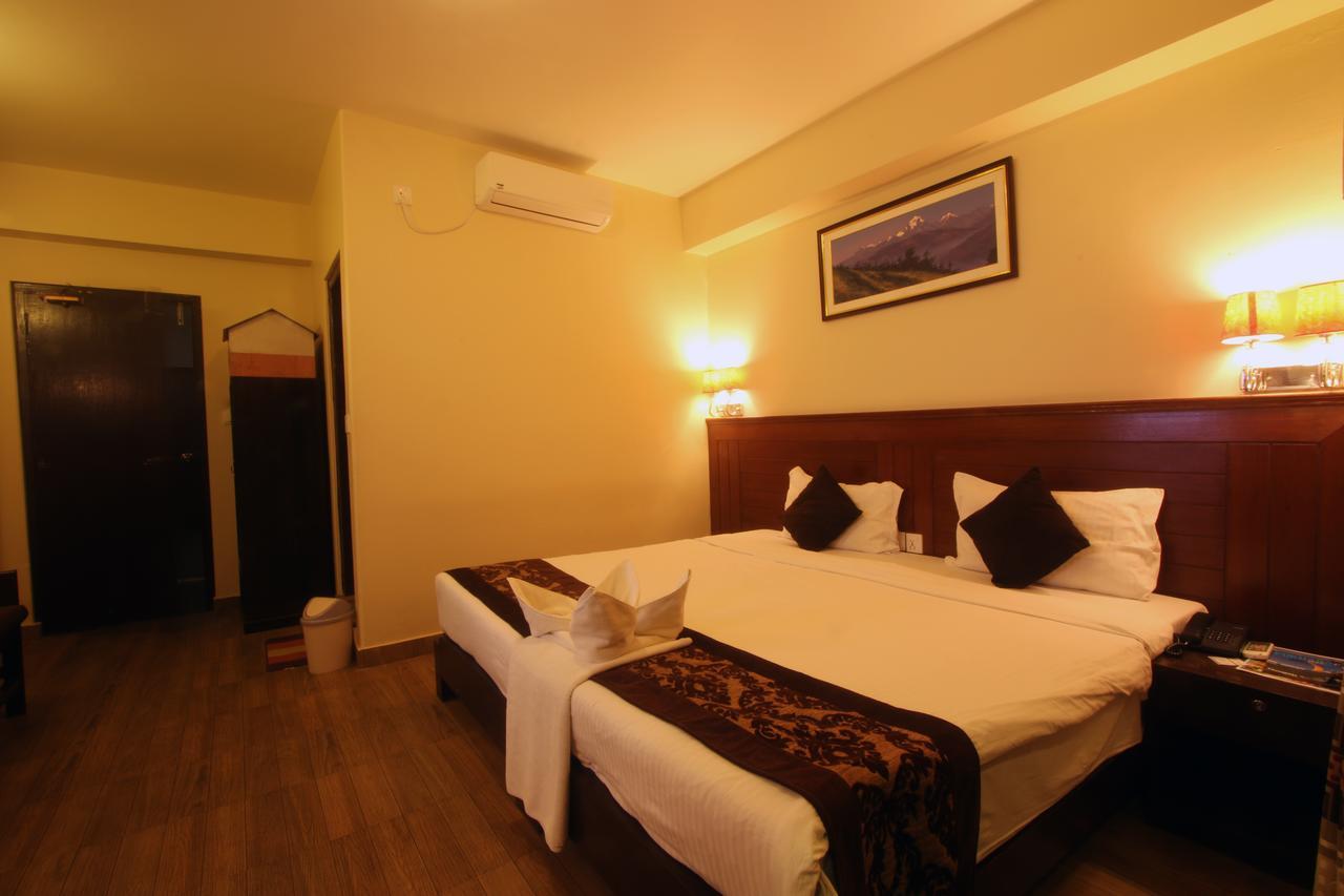 Hotel The Coast Pokhara Exteriör bild