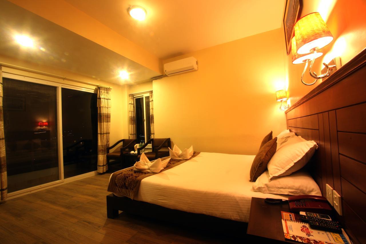 Hotel The Coast Pokhara Exteriör bild