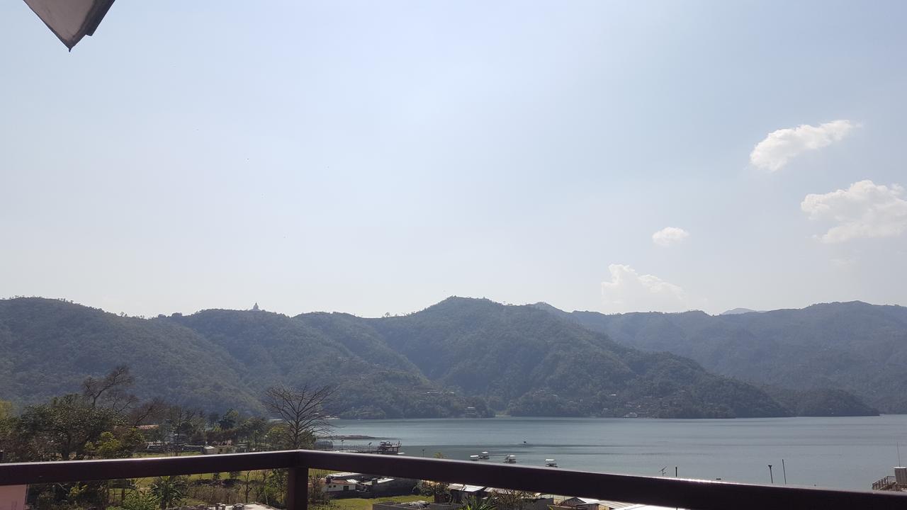 Hotel The Coast Pokhara Exteriör bild