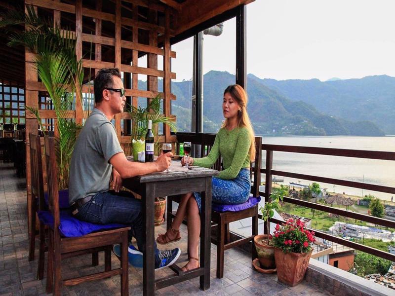 Hotel The Coast Pokhara Exteriör bild